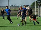 Laatste training S.K.N.W.K. JO11-1JM van seizoen 2022-2023 (partijtje tegen de ouders) (116/221)